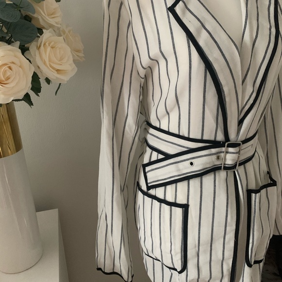 Sheer belted blazer - Picture 6 of 7